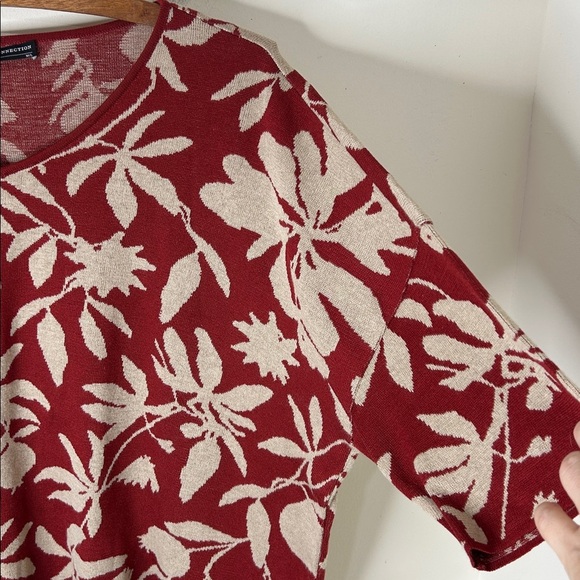 PERUVIAN CONNECTION Red Floral 100% Pima Cotton V-Neck Knit Top Medium/Large - Picture 7 of 16